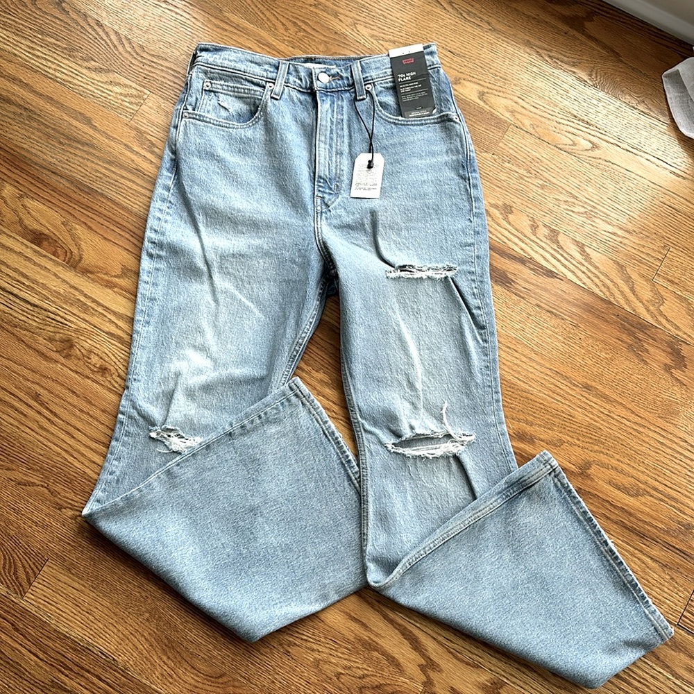 Levi's 70's High Rise Flare Jean 28x30 NWT - Light Wash